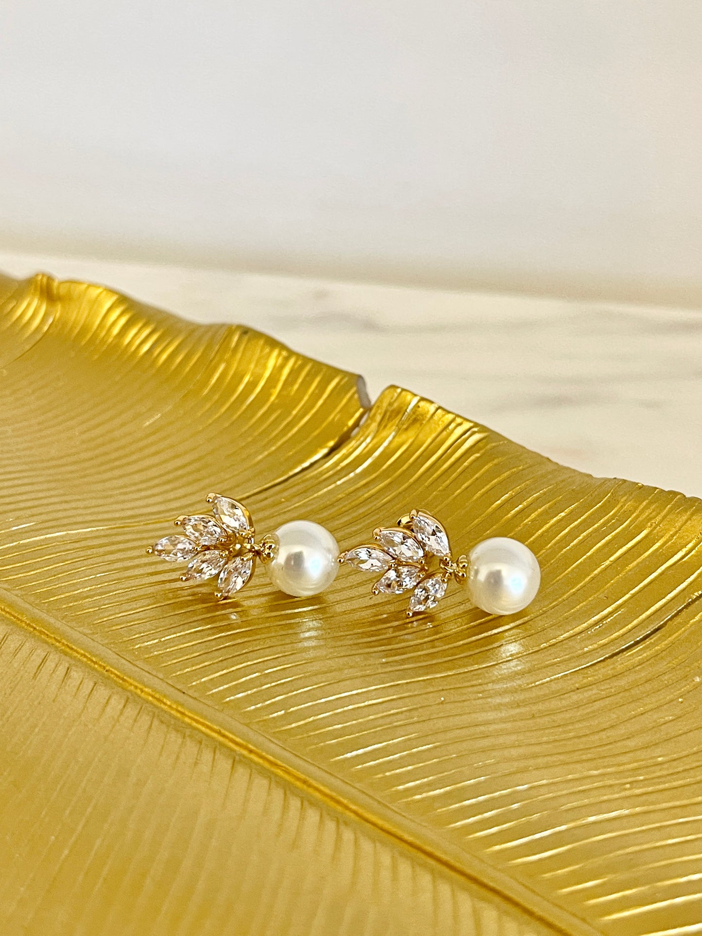 Elegant pearl stud earrings