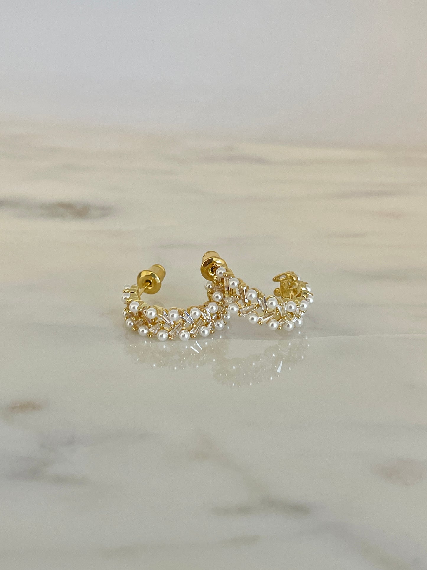 Pearl with crystal stud earrings