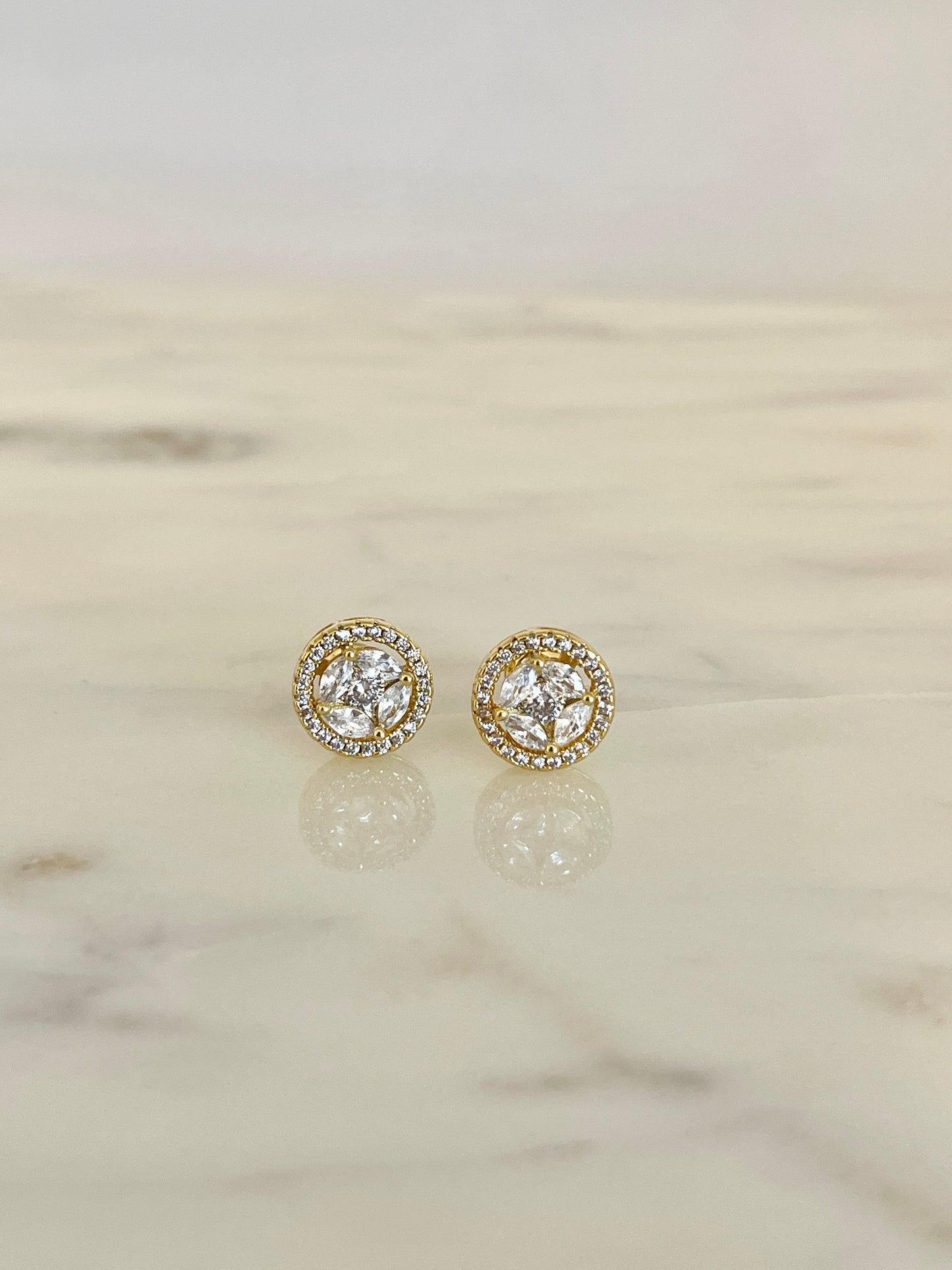 Simple stud earrings
