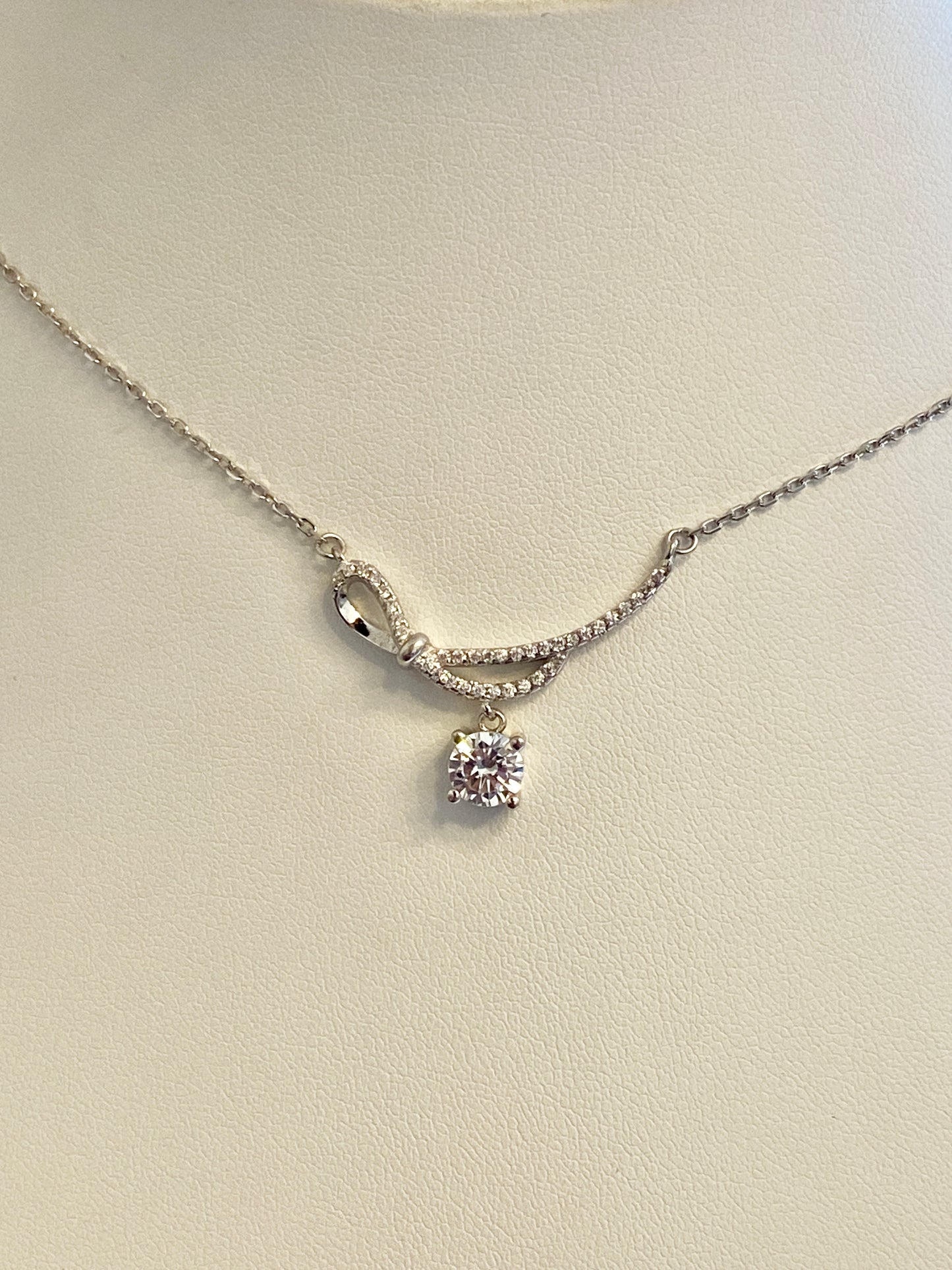 Elegant necklace