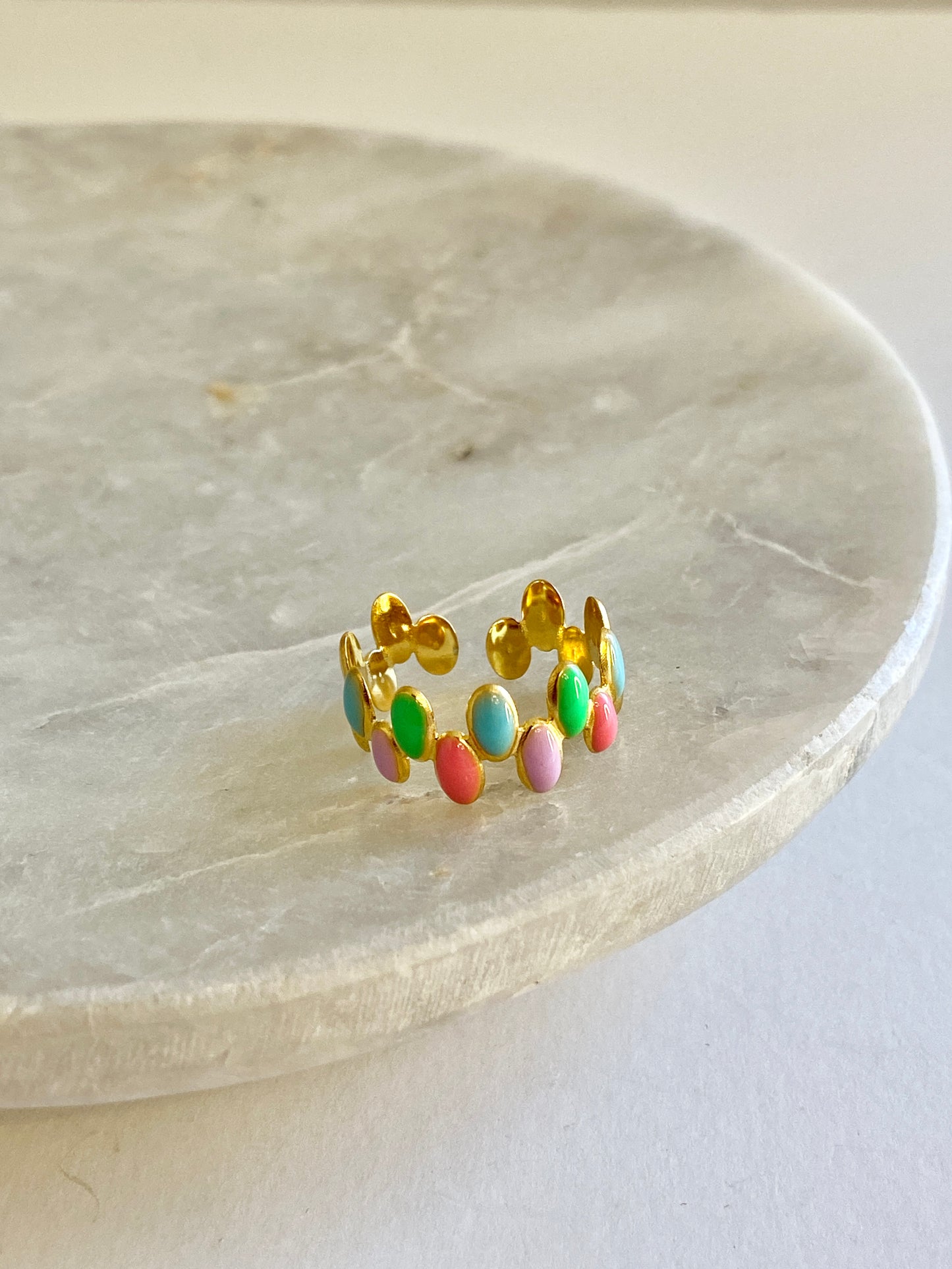 Multicolor adjustable ring