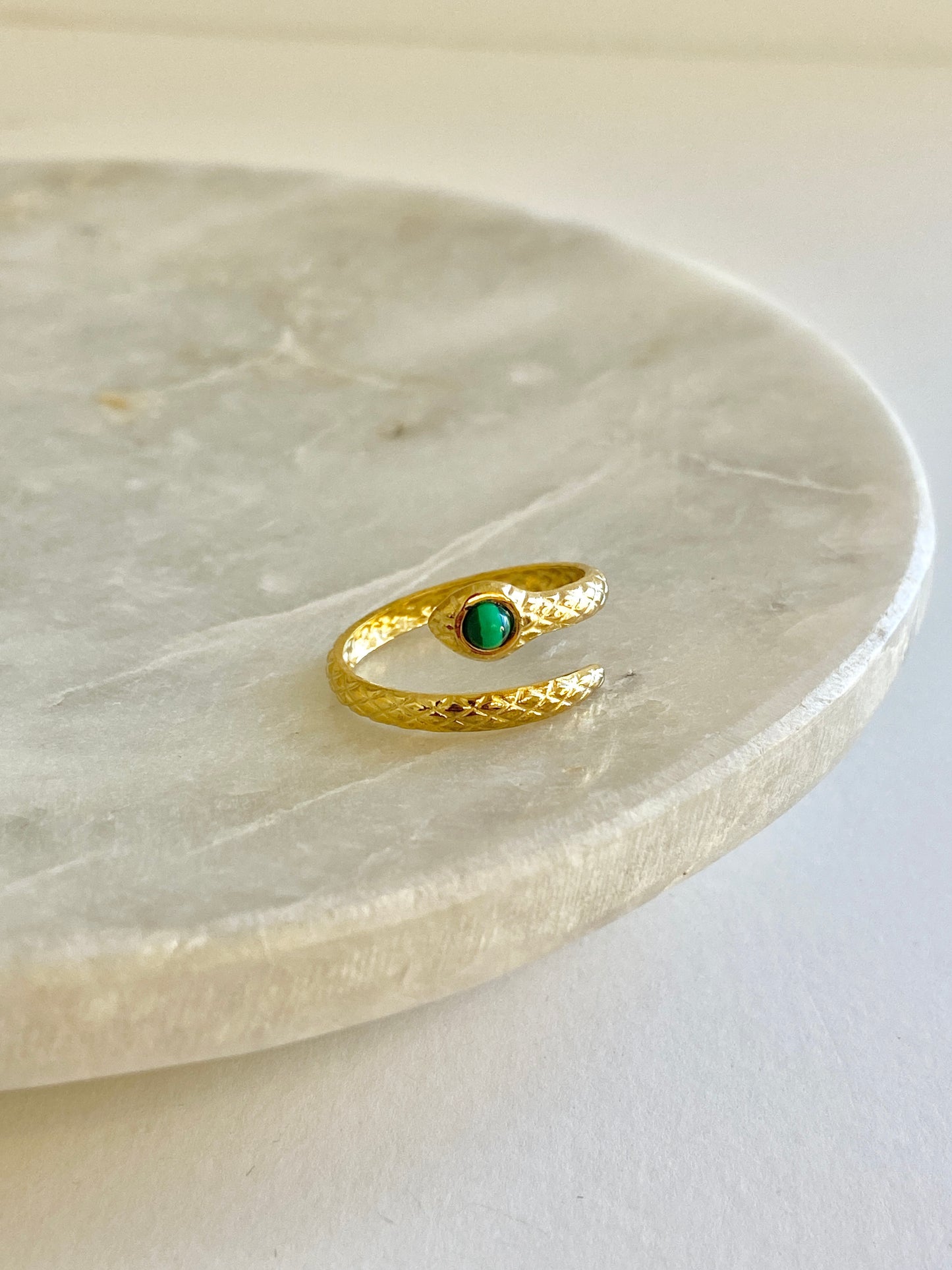 Snake adjustable ring