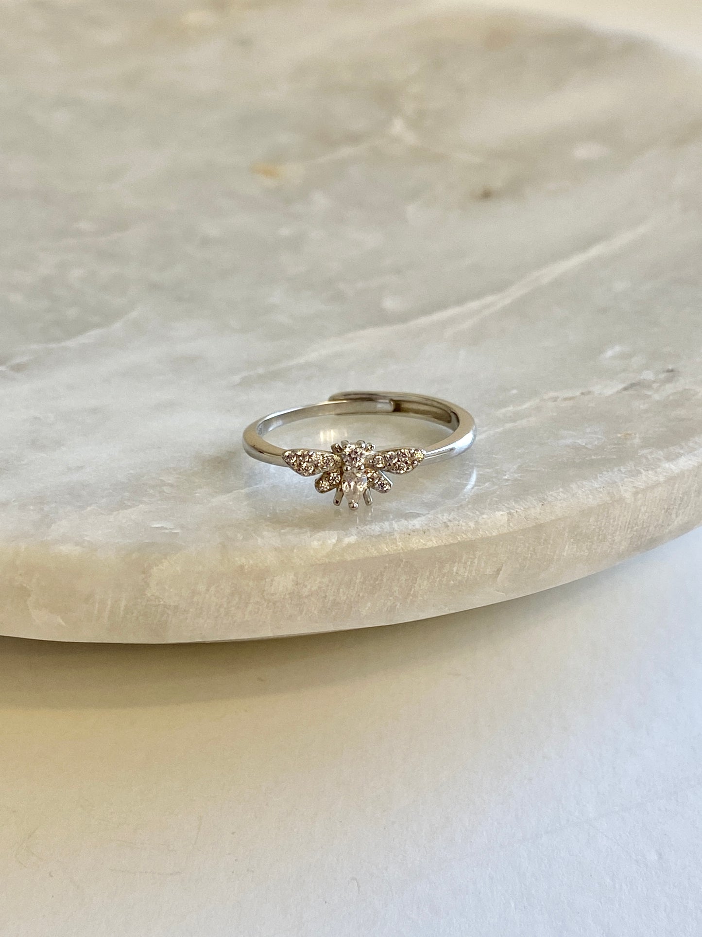 Bee adjustable ring