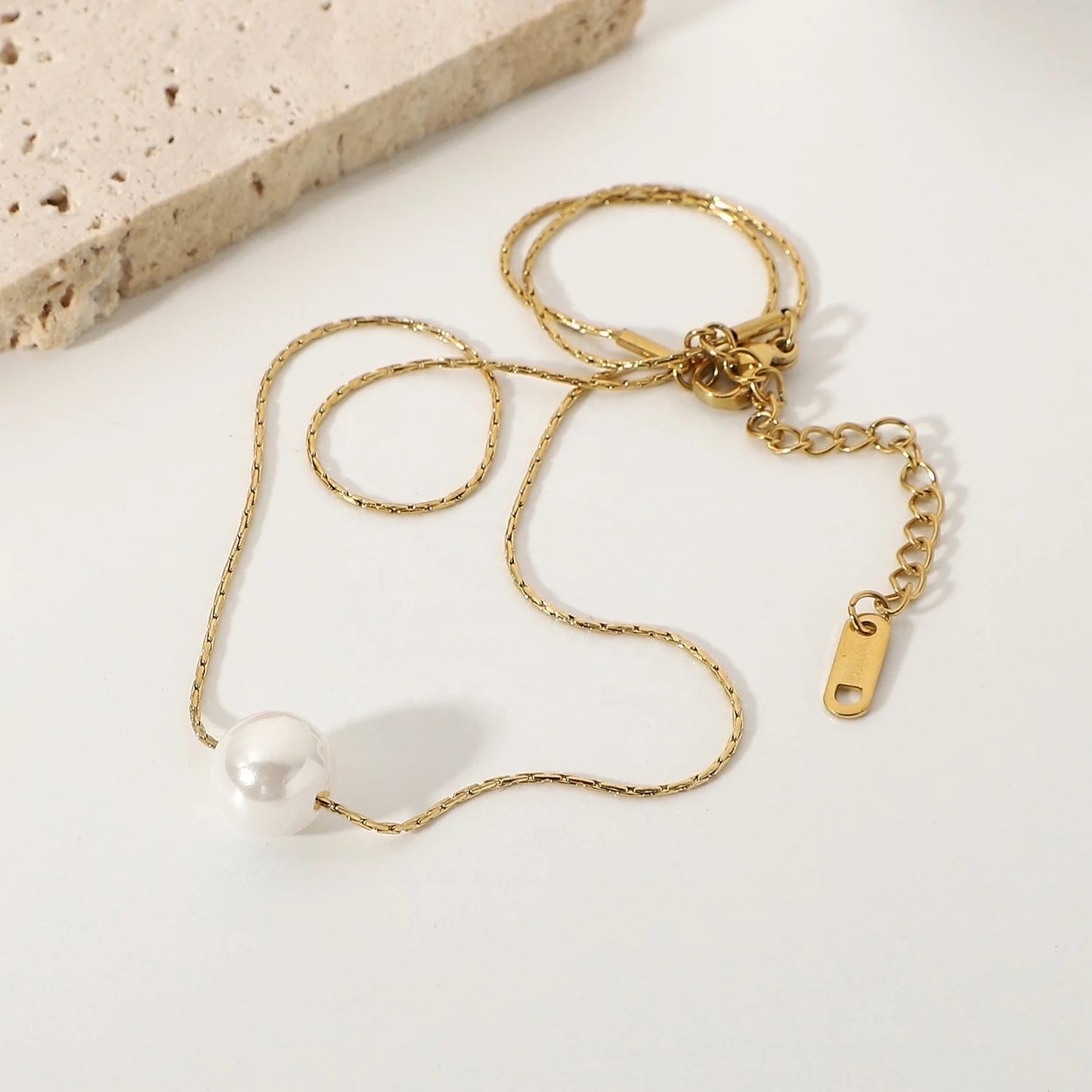 Round Pearl pedant necklace