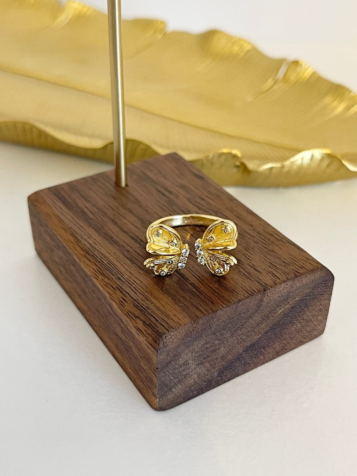 Elegant butterfly ring