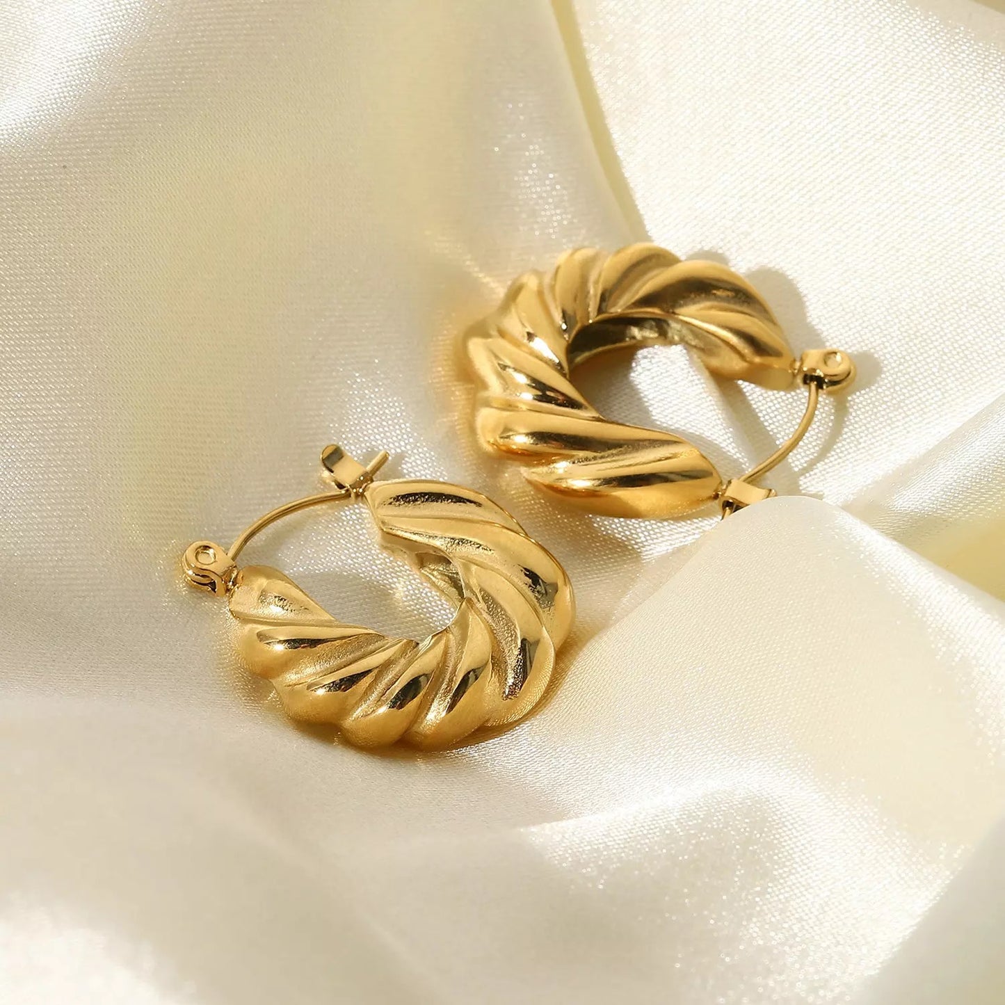 Rhomboid hoop earrings