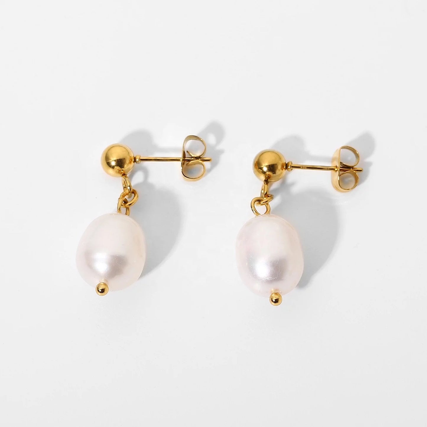 Natural baroque Pearl stud earrings