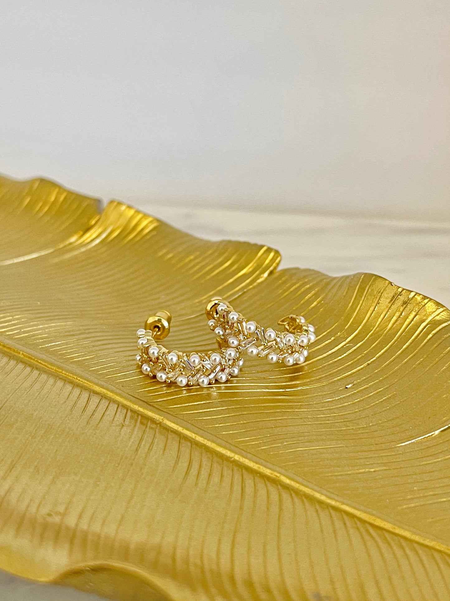 Pearl with crystal stud earrings