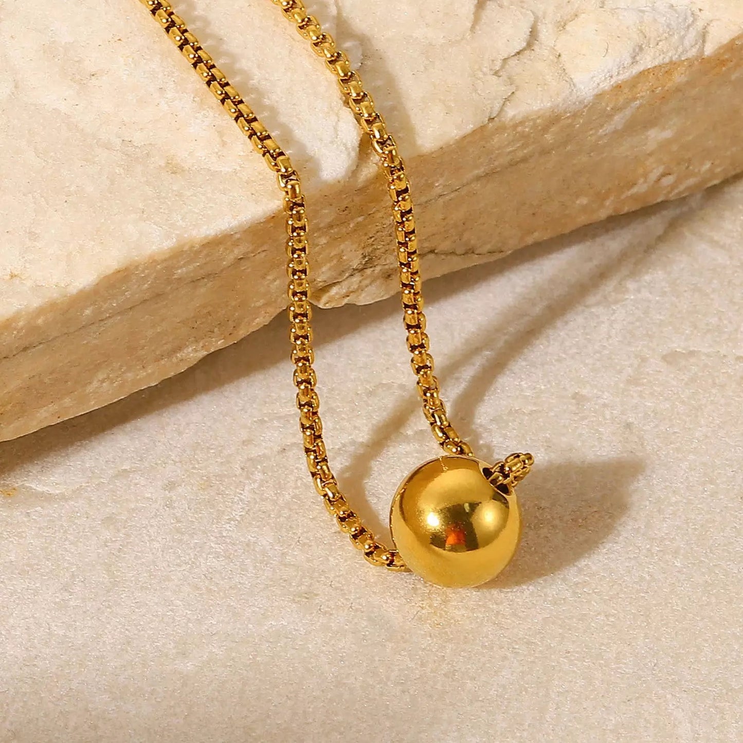 Gold ball adjustable necklace