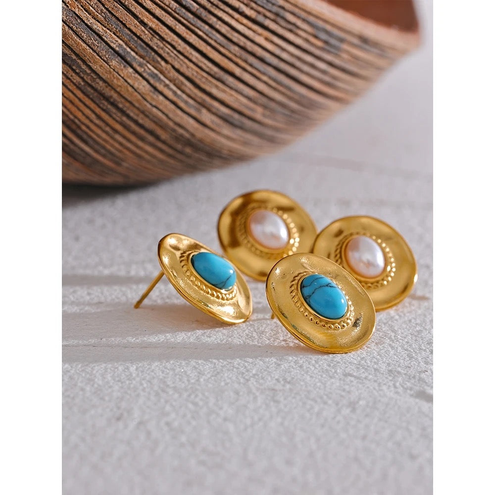 Round elegant stud earrings