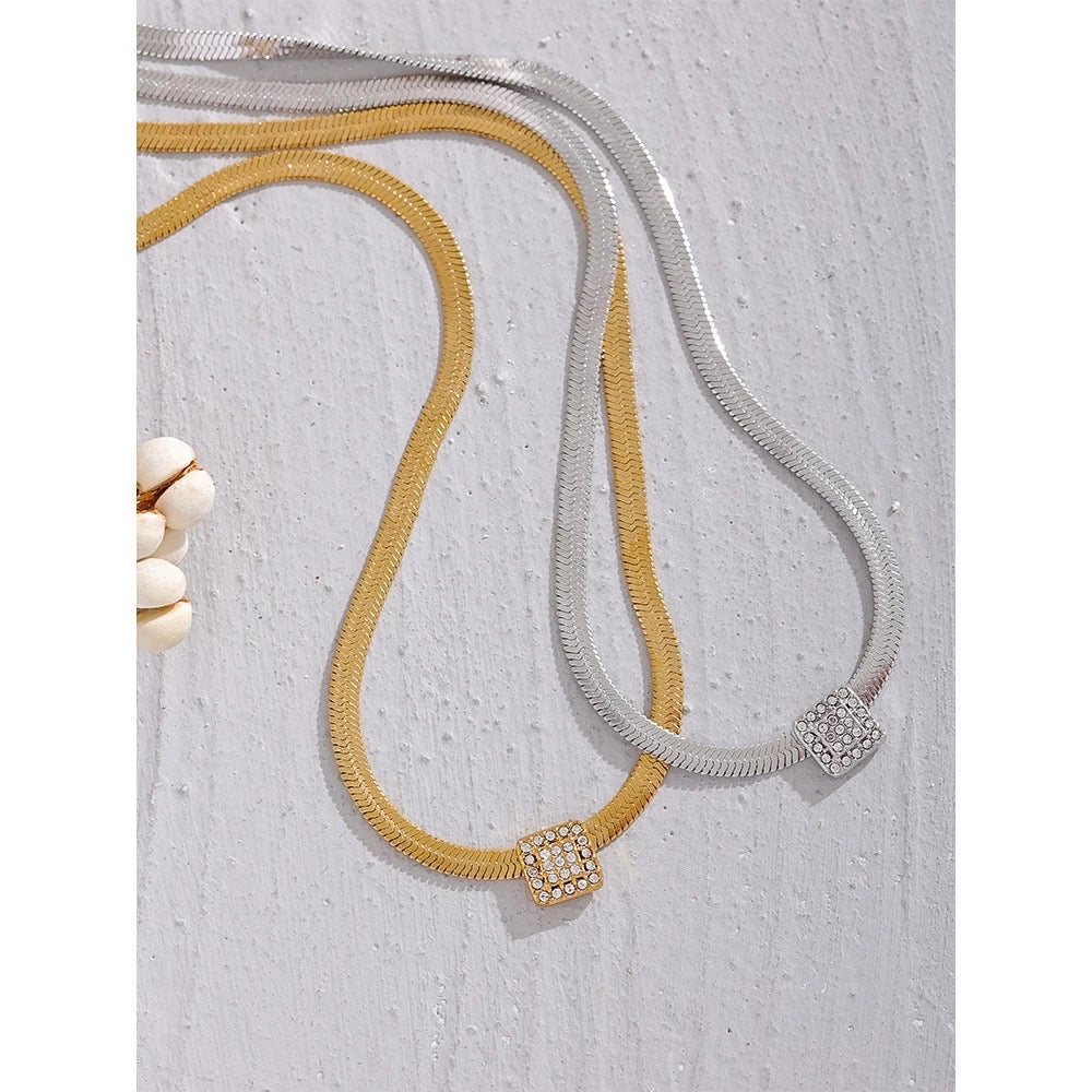 Gold square elegant necklace