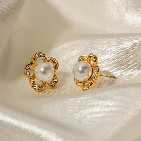 Pearl flower stud earrings