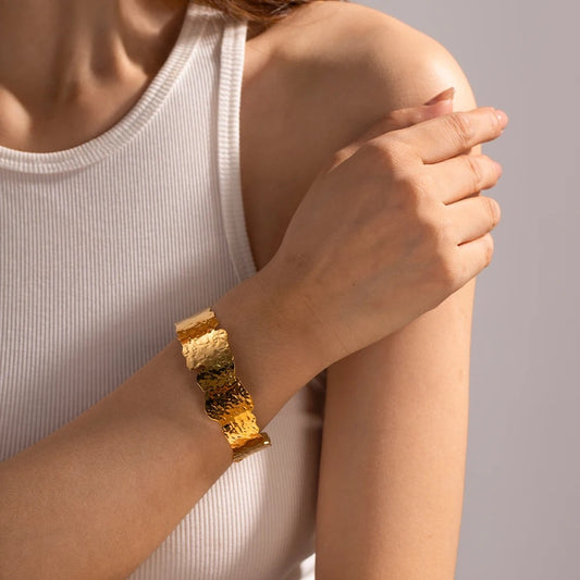 Elegant texture cuff bracelet