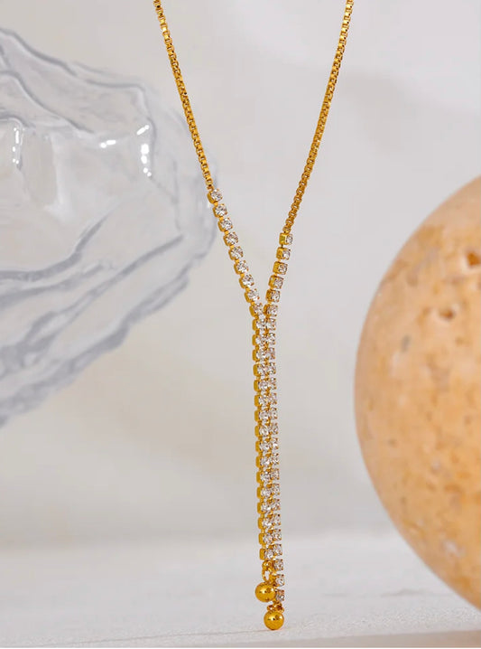 Elegant tassel necklace