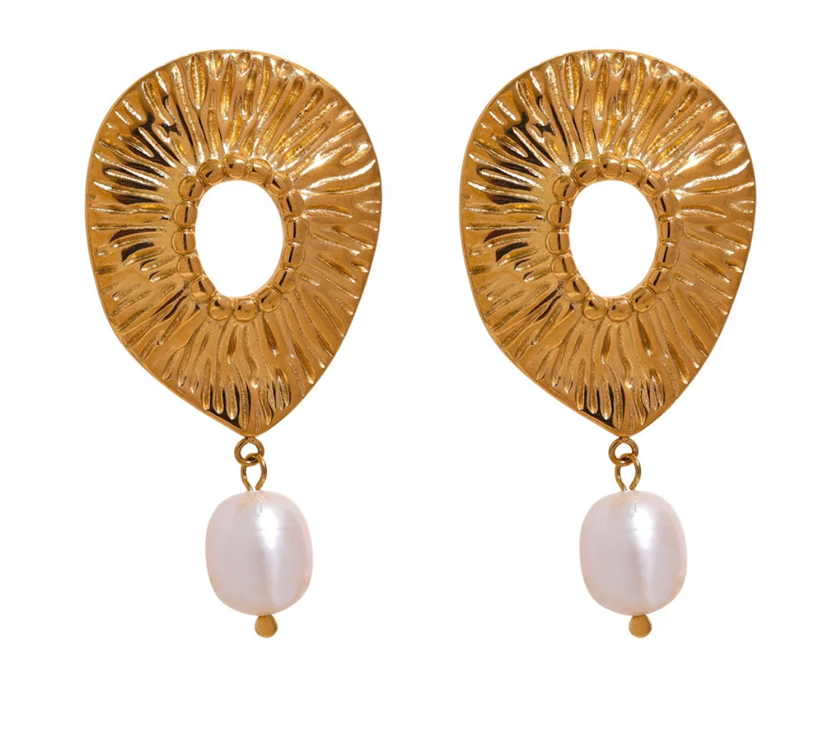 Elegant natural pearl earrings