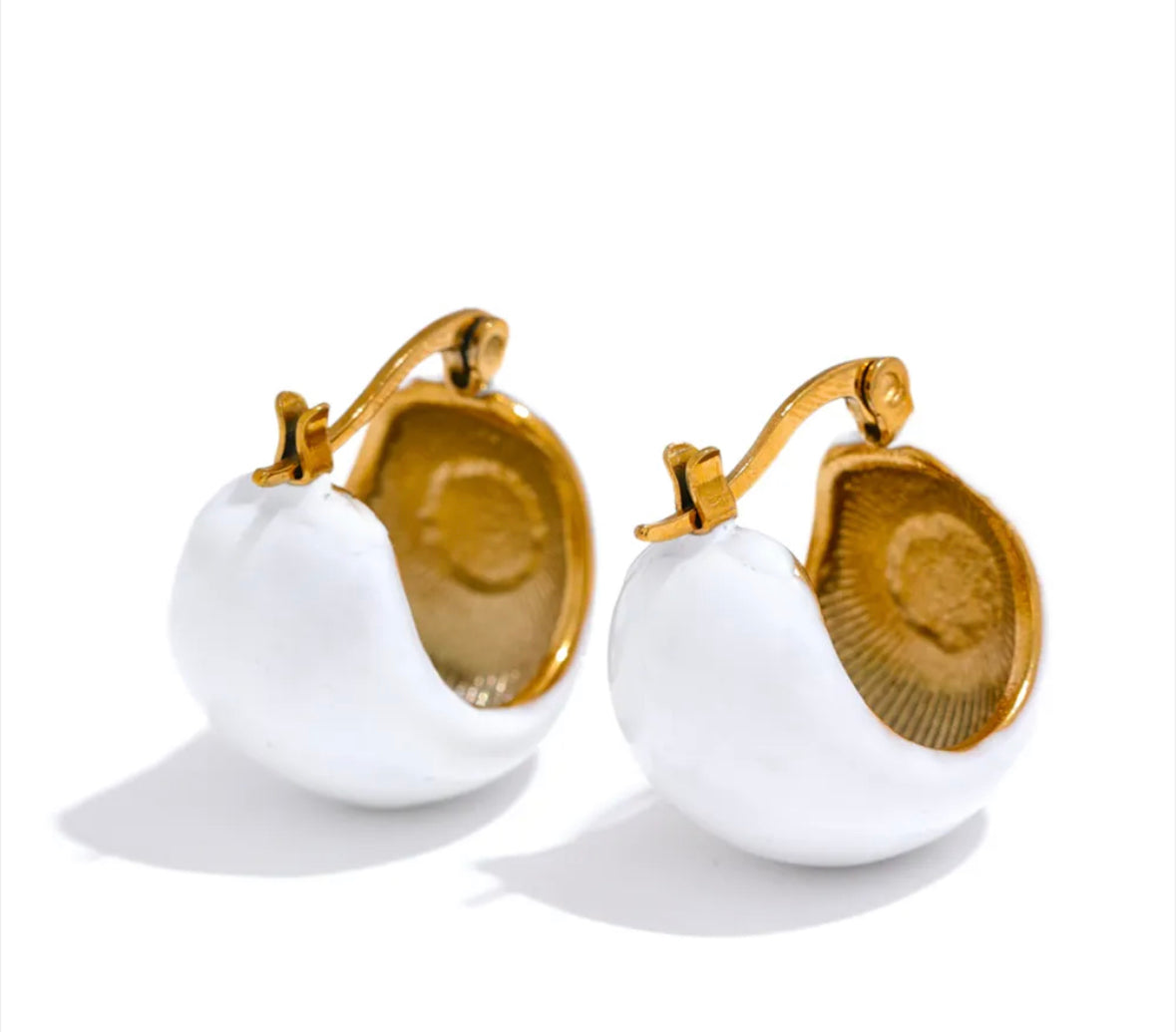 Round elegant hoop earrings