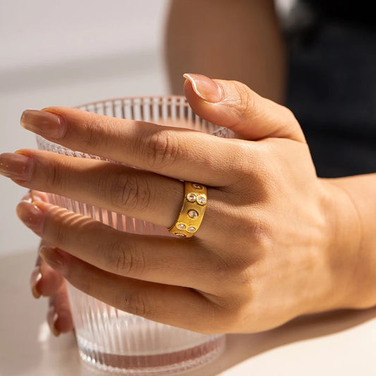 White texture adjustable ring