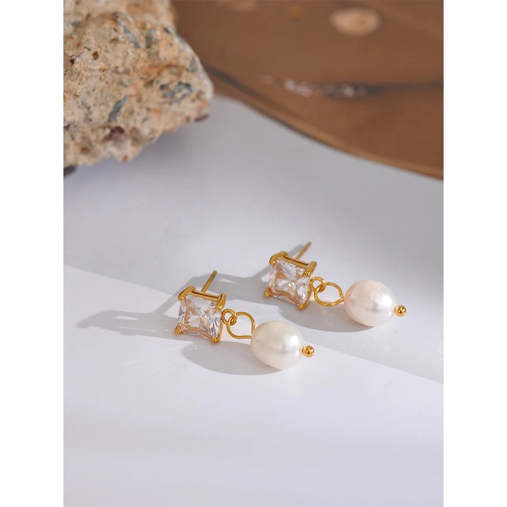 Natural pearl elegant drop earrings