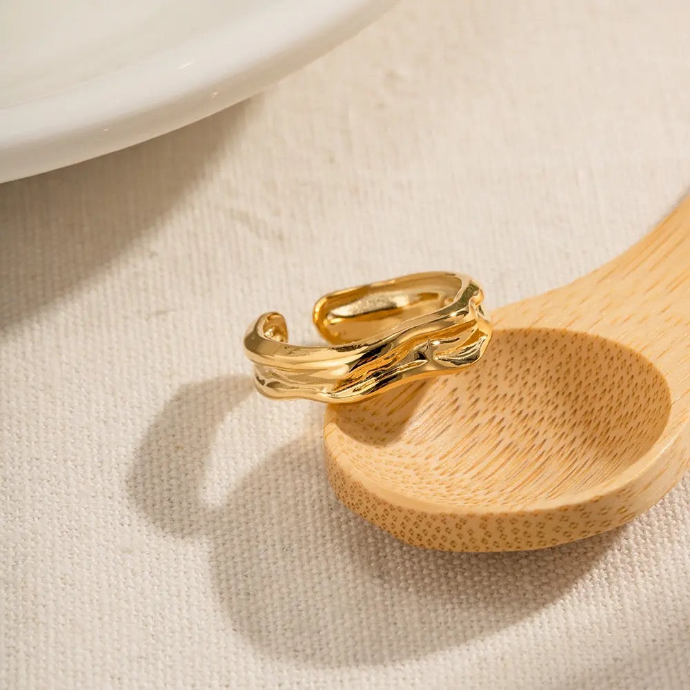 Irregular wave adjustable ring