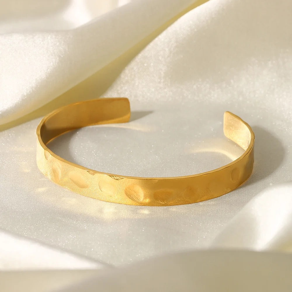 Concave elegant cuff bracelet