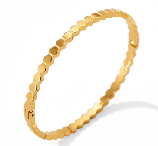 Simple gold bangle