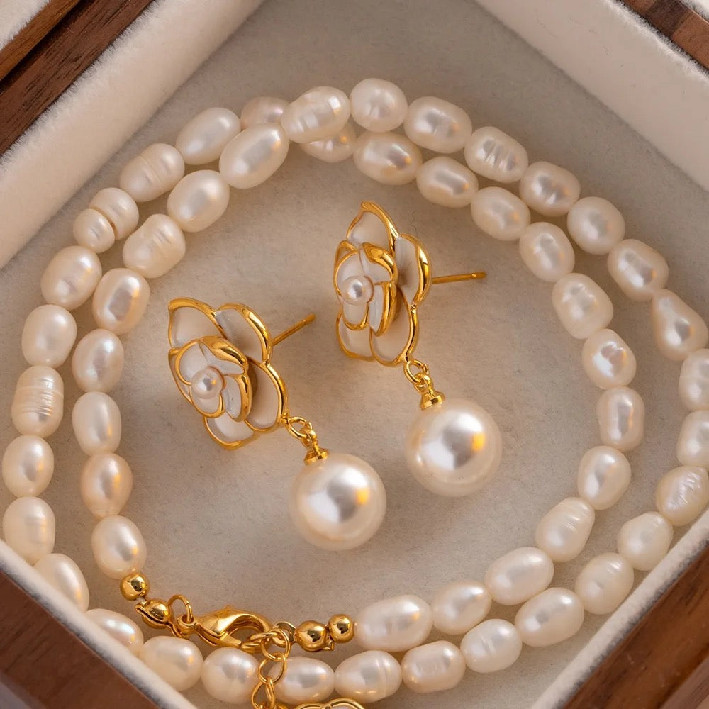 Glaze white flower elegant earrings