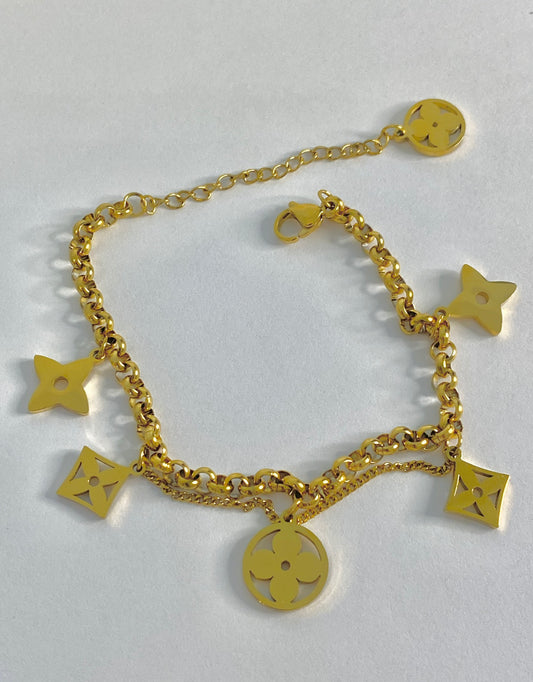 Gold clovers bracelet