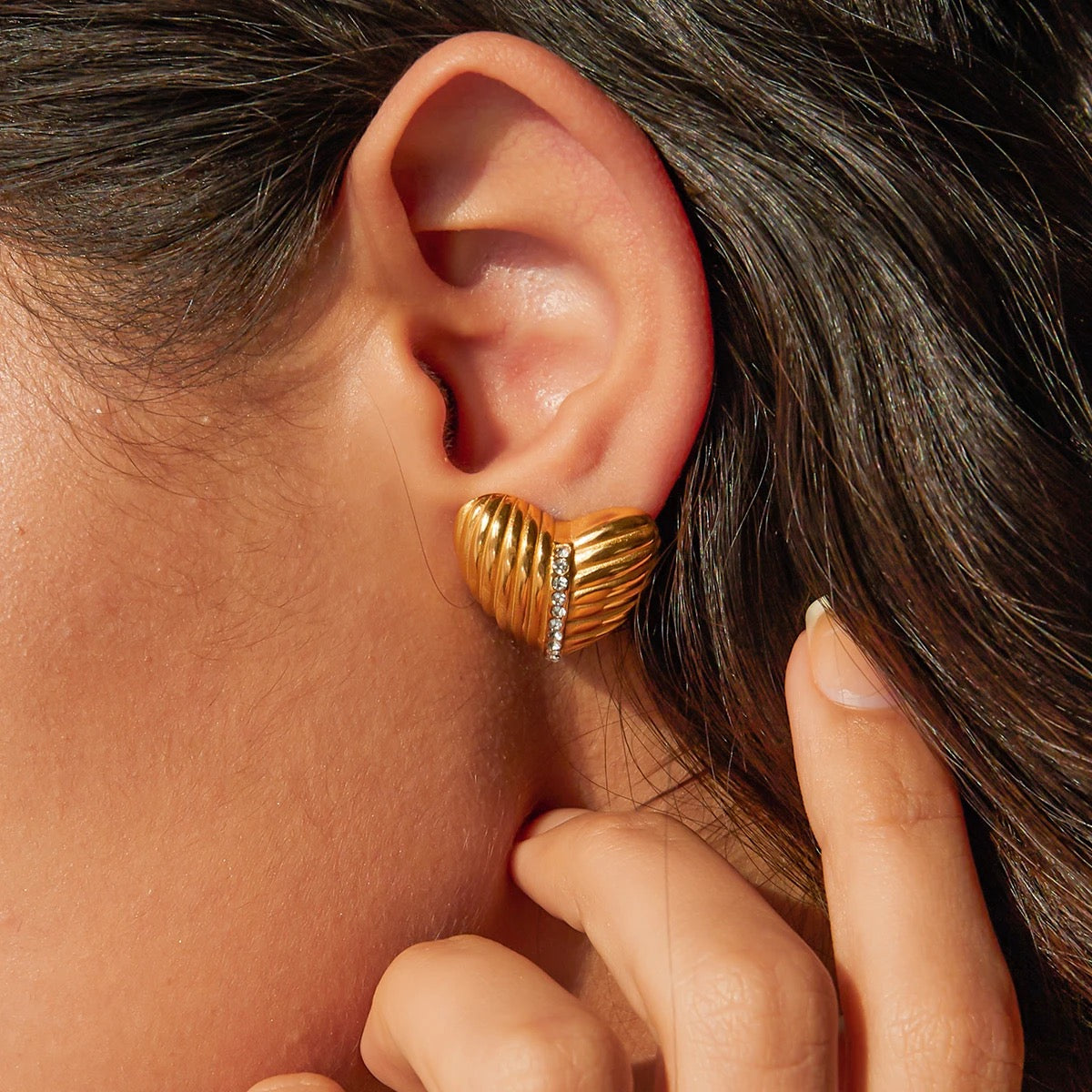 Heart texture stud earrings