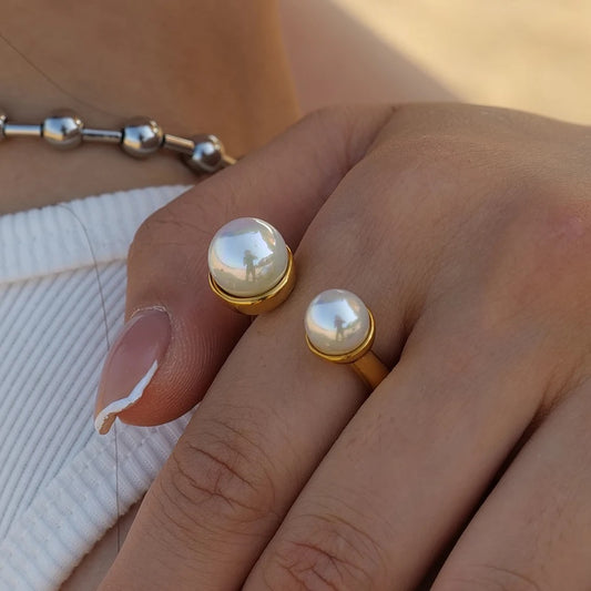 Two pearl adjustable ring