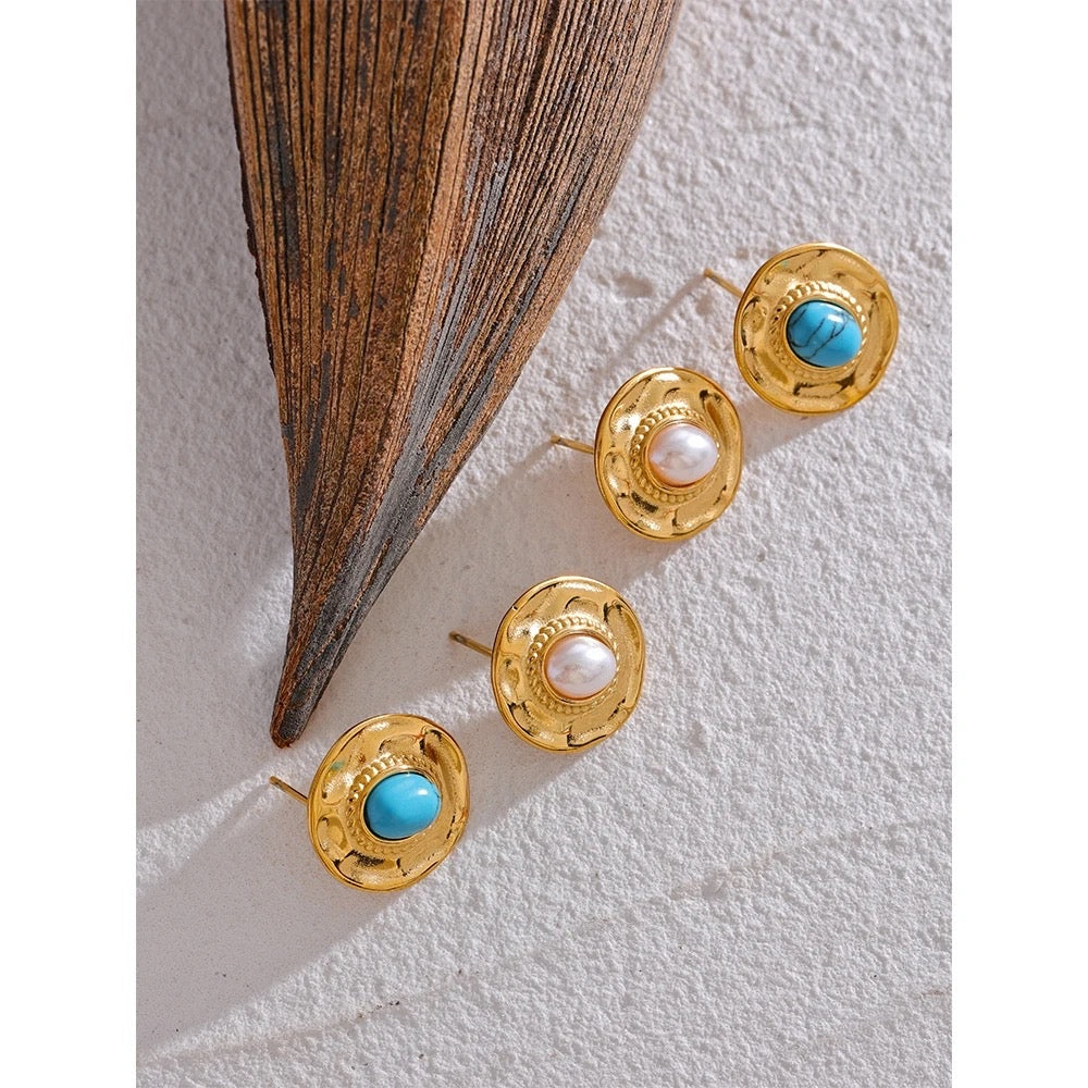 Round elegant stud earrings
