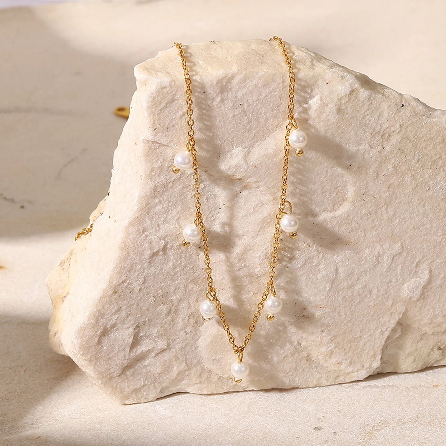 Pearls charm necklace