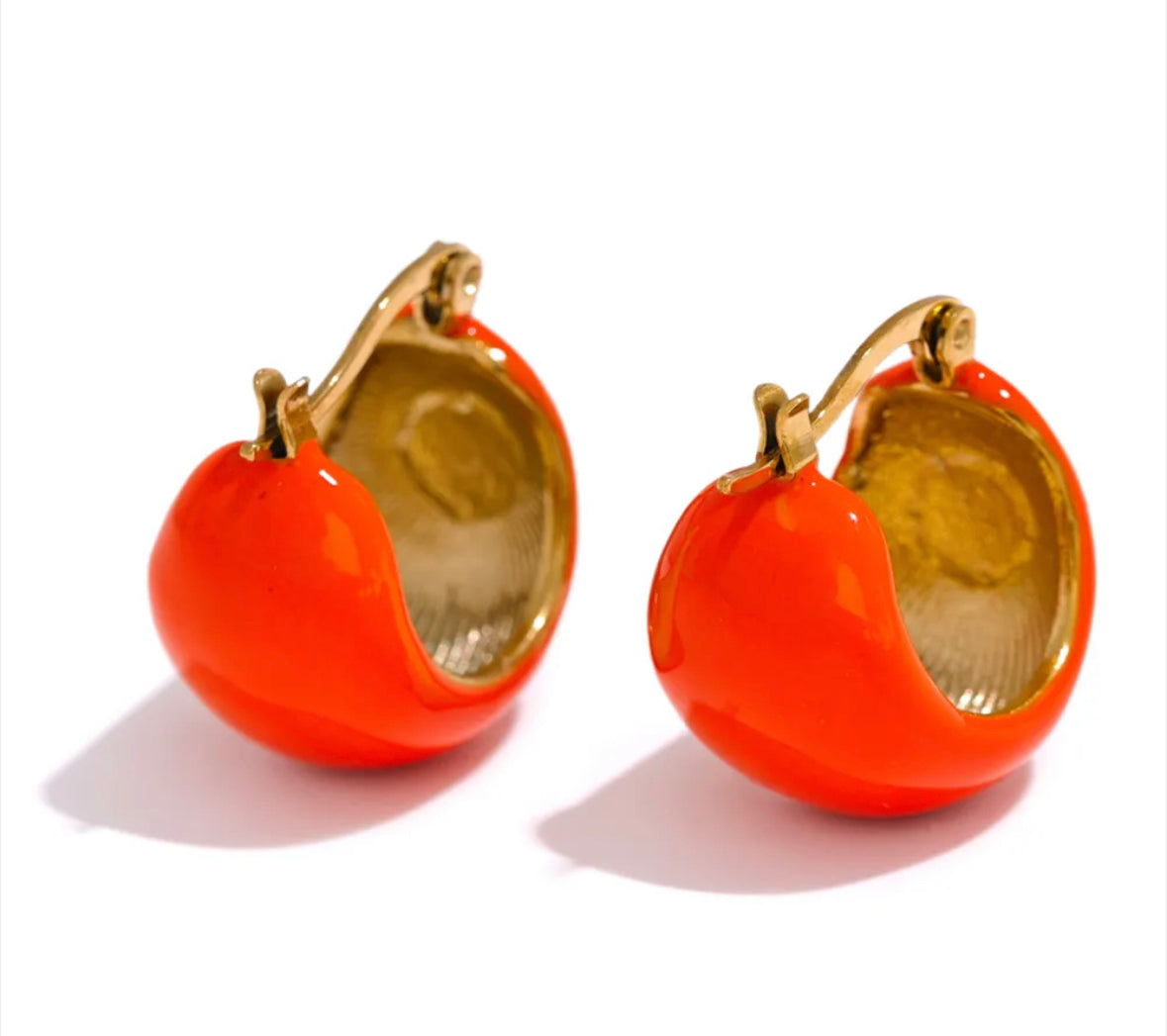 Round elegant hoop earrings