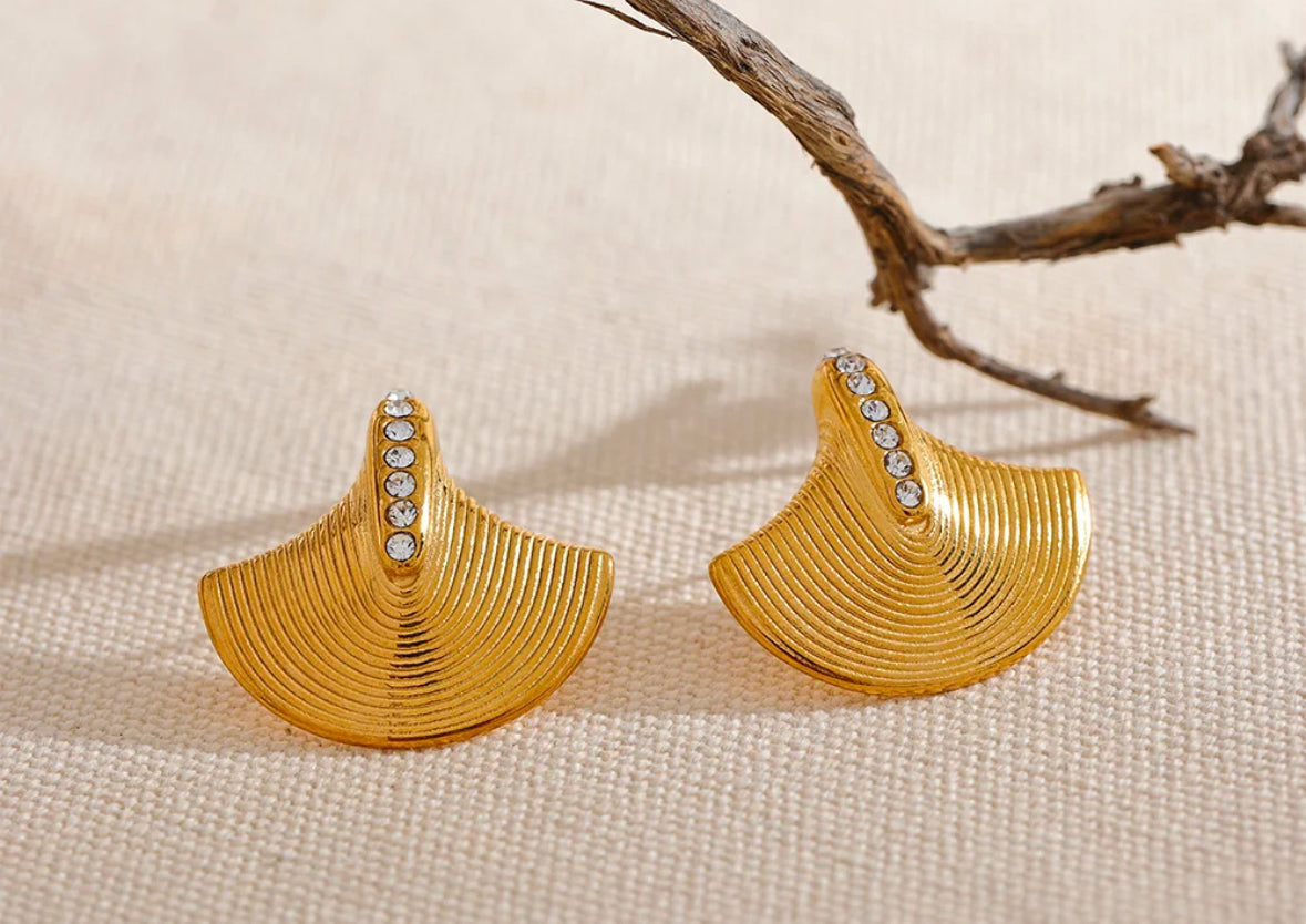 Luxury fan stud earrings