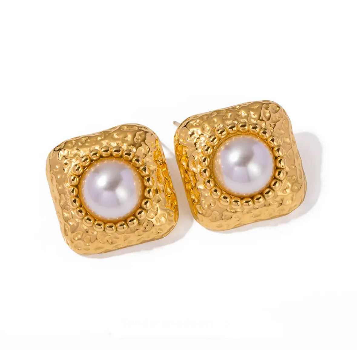 Pearl irregular stud earrings