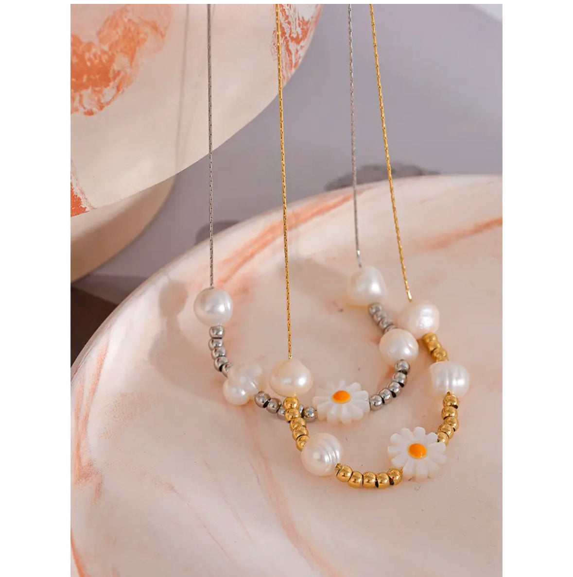 Natural shell flower necklace