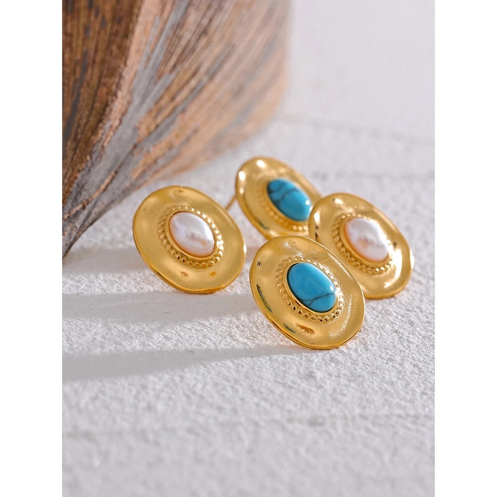 Round elegant stud earrings