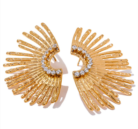 Statement elegant stud earrings