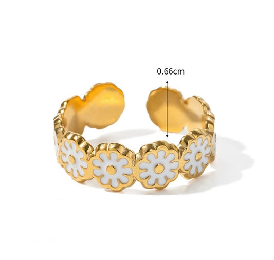 White flower adjustable ring