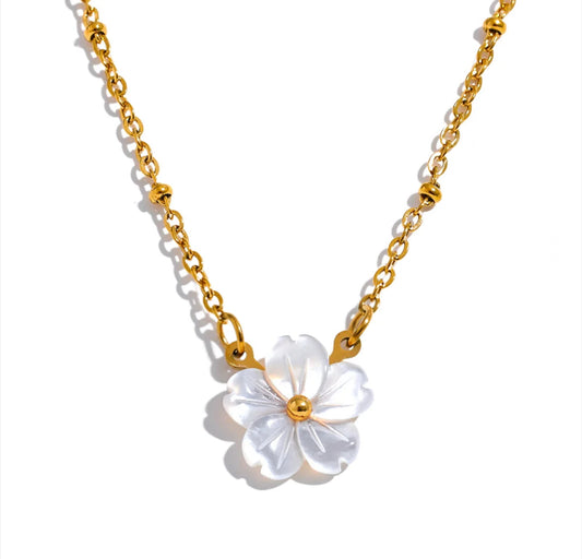 Natural shell flower necklace