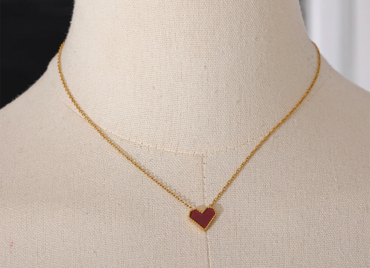 Red heart pedant necklace