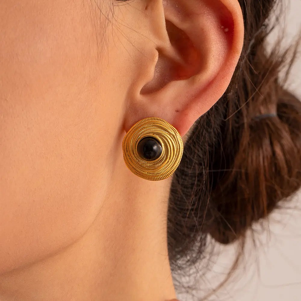 Black elegant stud earrings