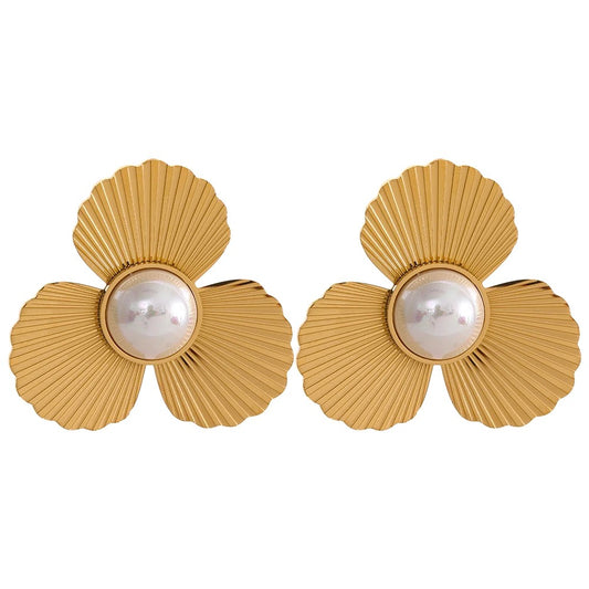Pearl flower stud earrings