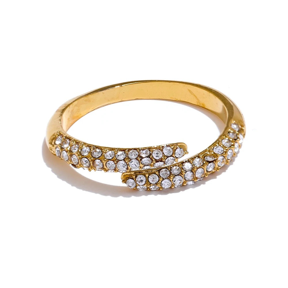 Delicate adjustable ring