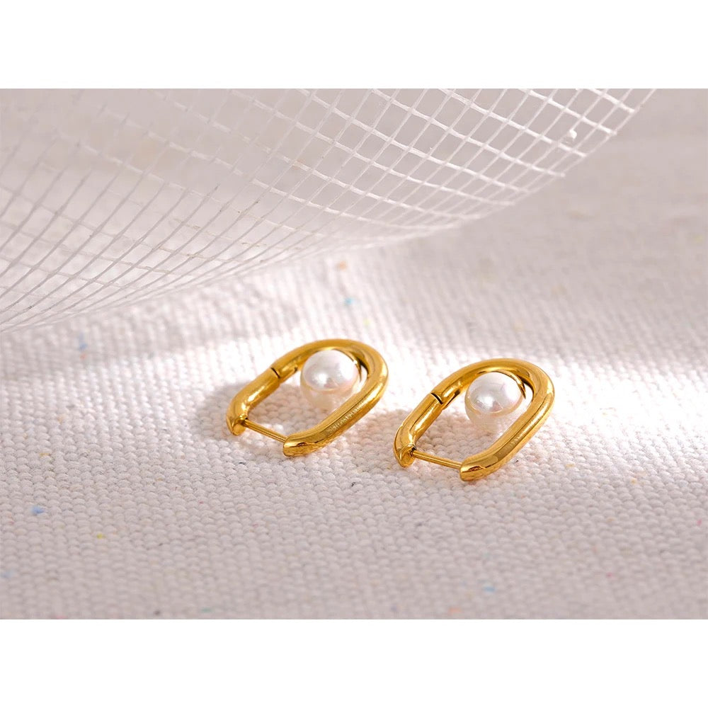 Oval pearl hoop earrings