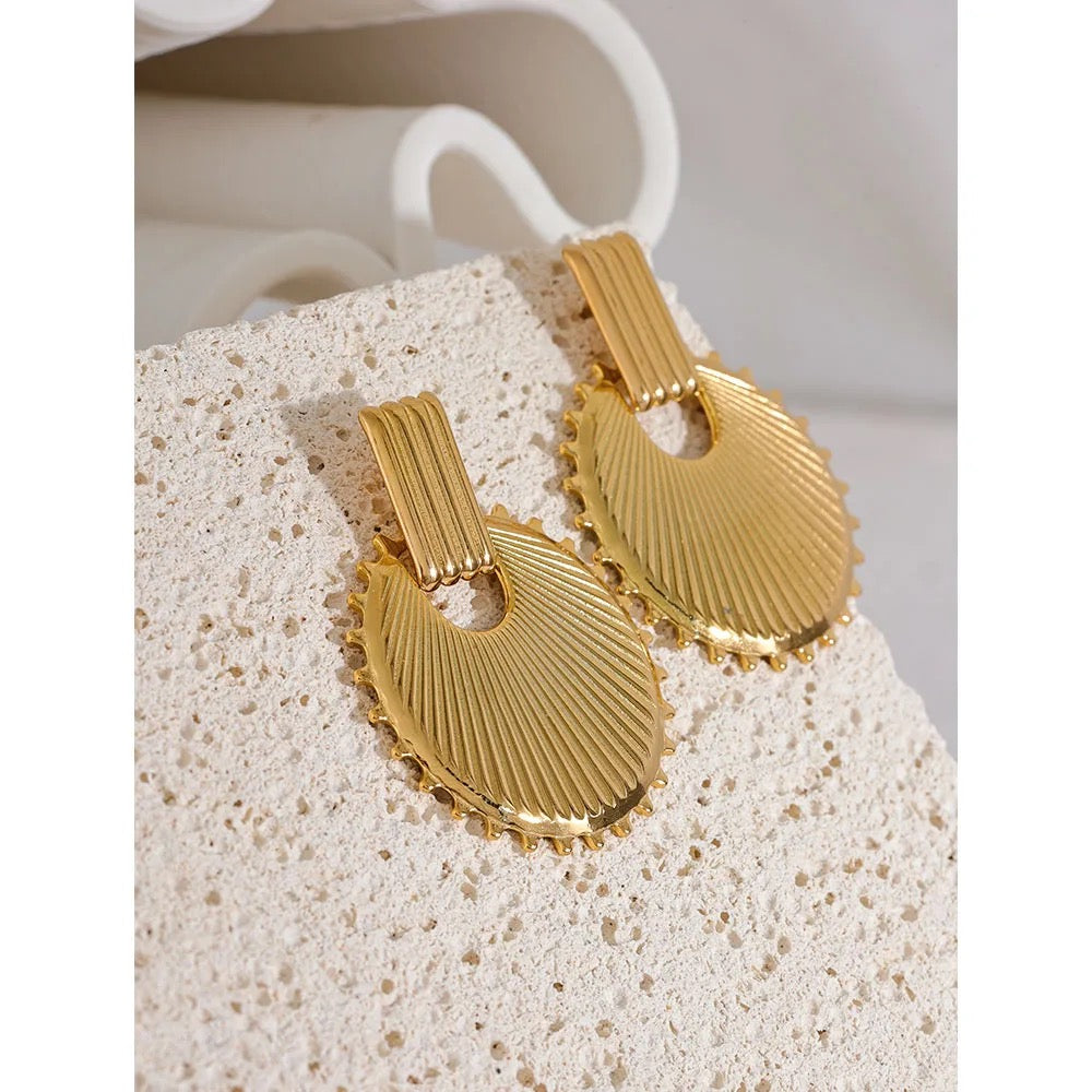 Round statement earrings
