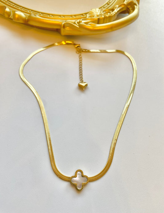 Snake white clover necklace