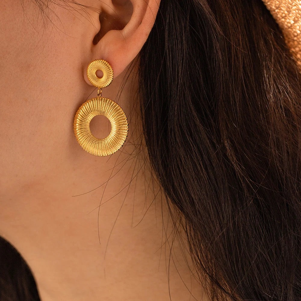 Round drop earrings