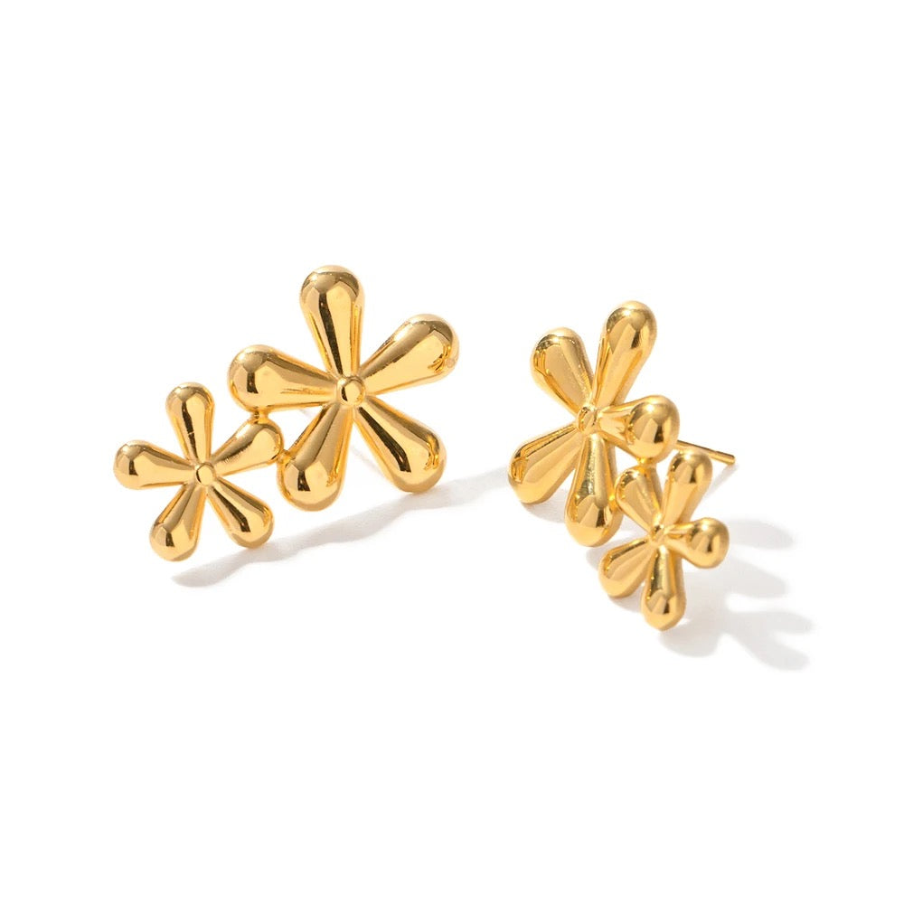 Double flower stud earrings