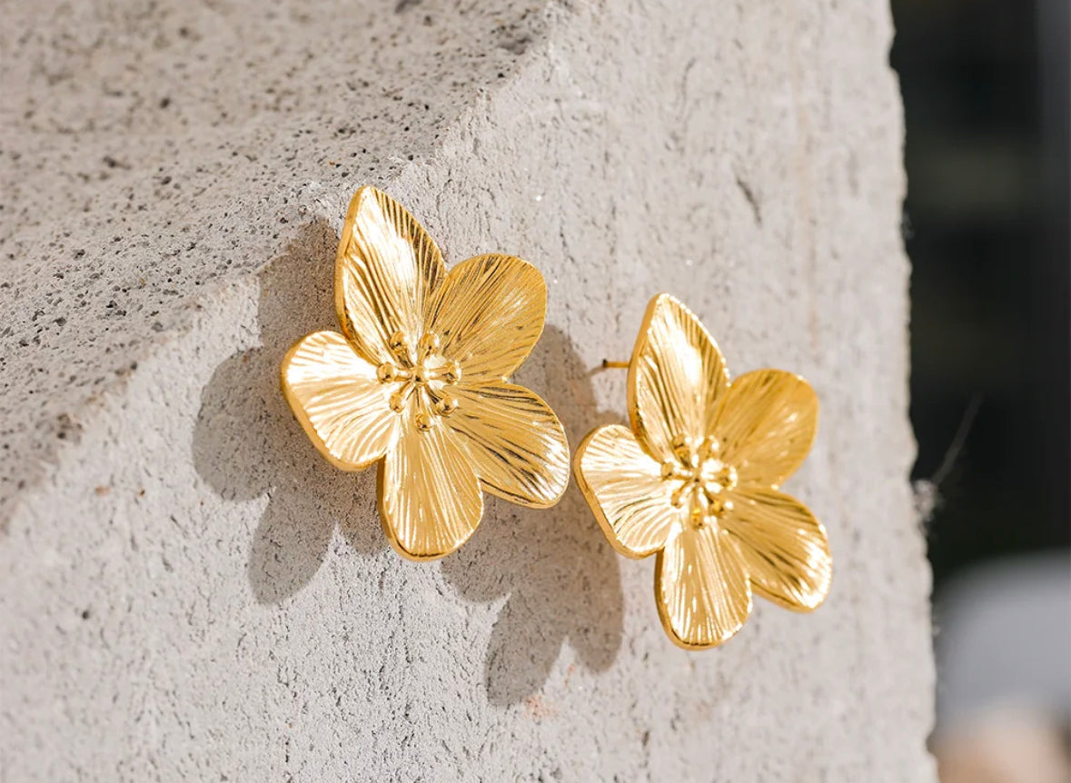 Big flower stud earring