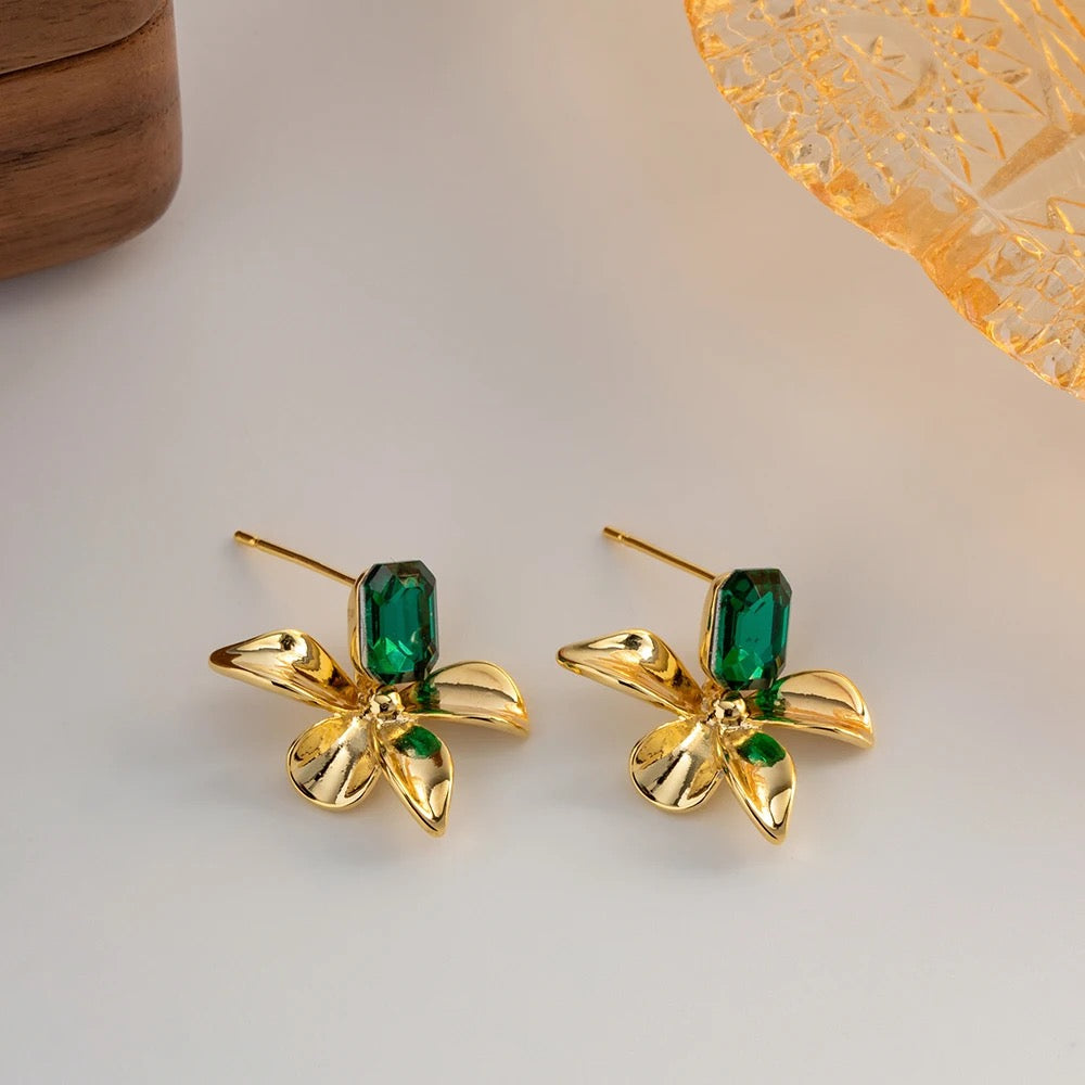 Flower stud earring